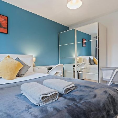 Lovely 4Br House In The City With Parking London Eksteriør billede