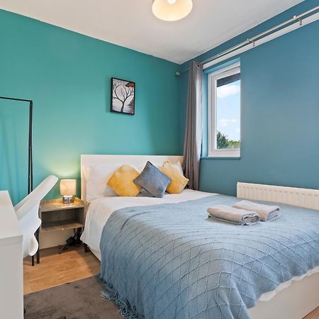 Lovely 4Br House In The City With Parking London Eksteriør billede