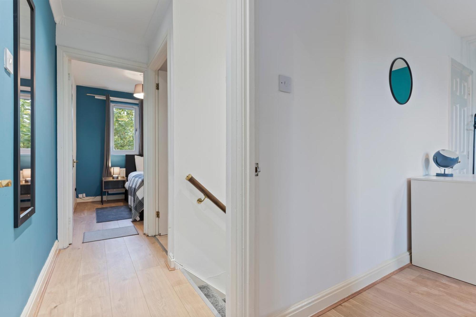 Lovely 4Br House In The City With Parking London Eksteriør billede