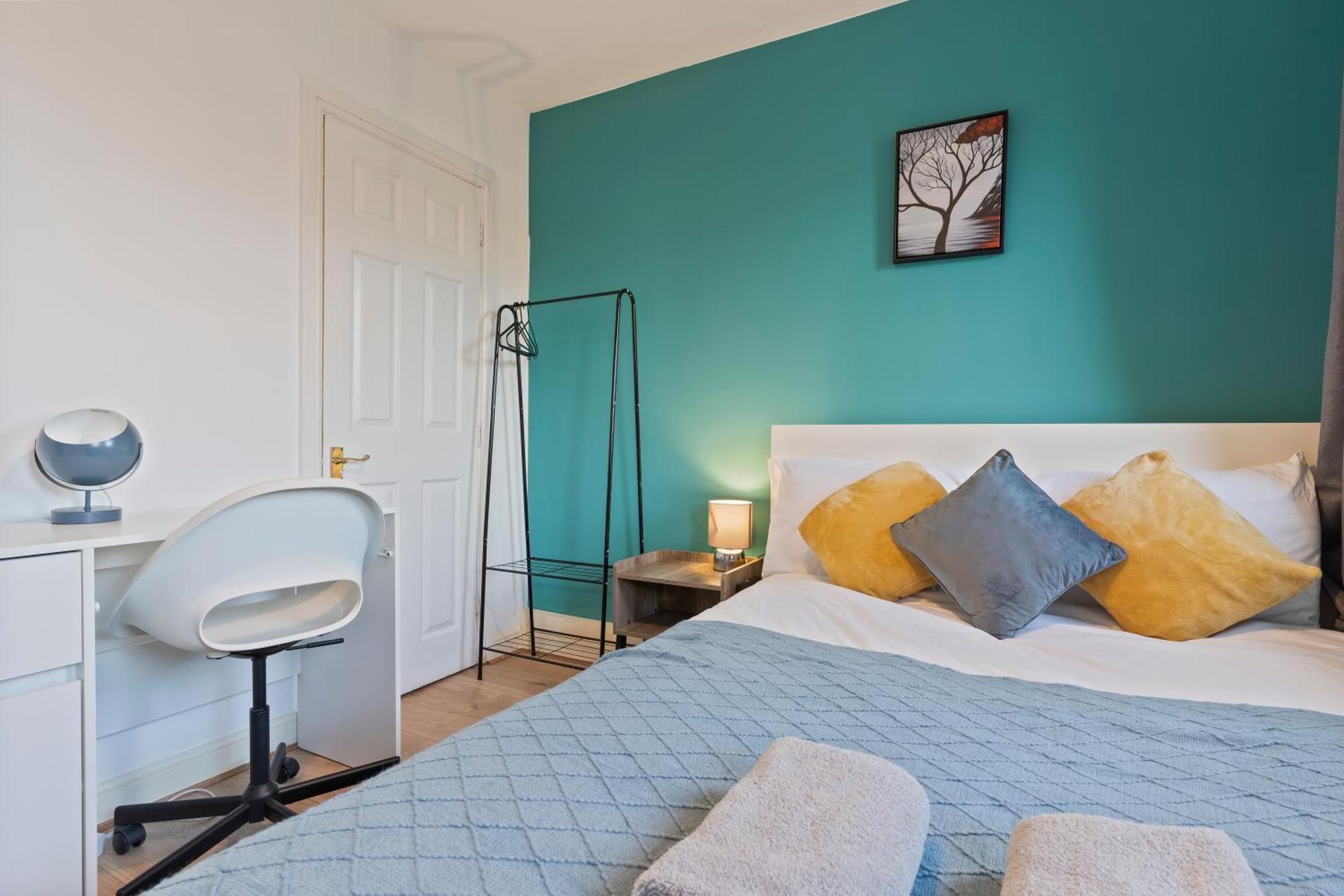 Lovely 4Br House In The City With Parking London Eksteriør billede