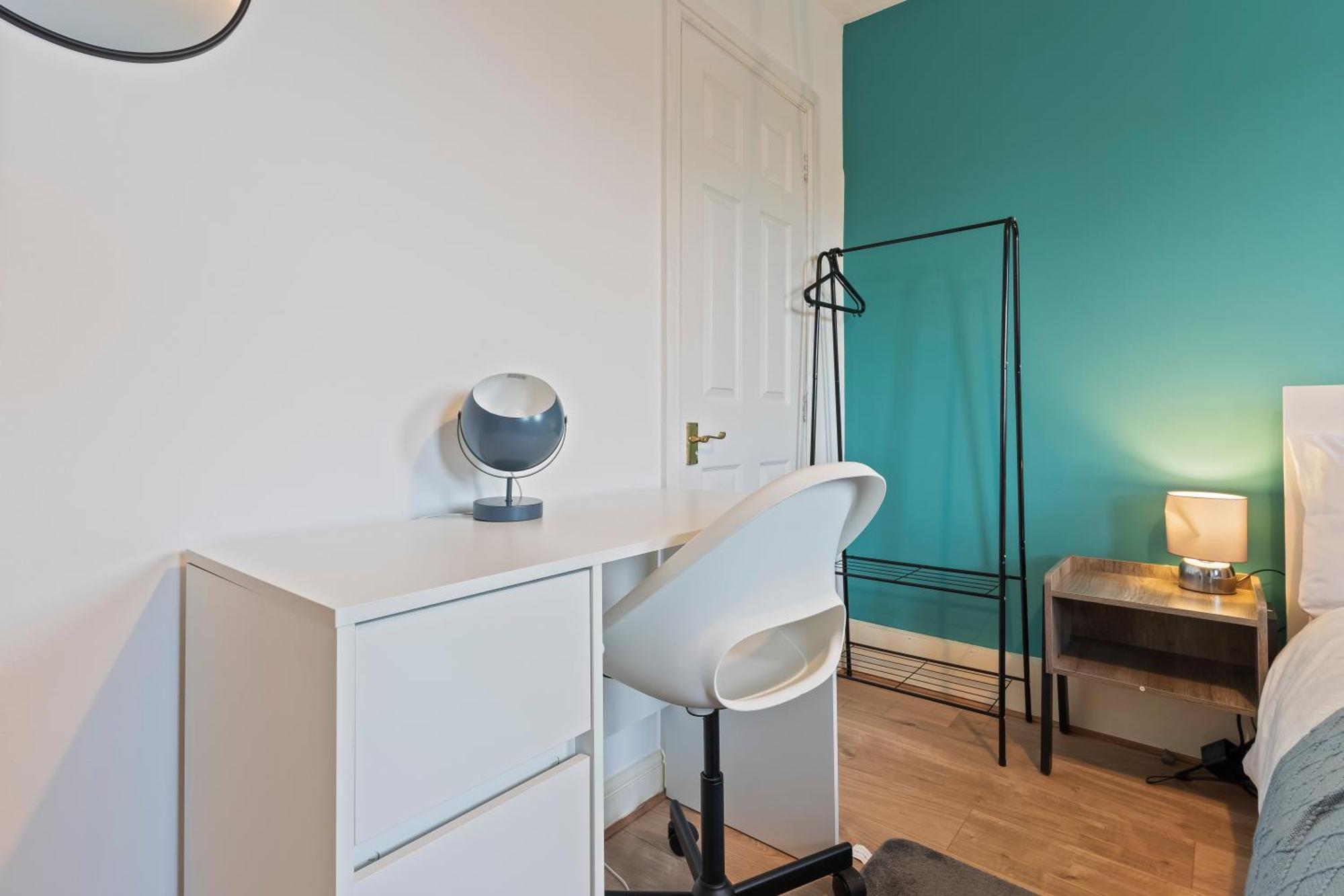Lovely 4Br House In The City With Parking London Eksteriør billede
