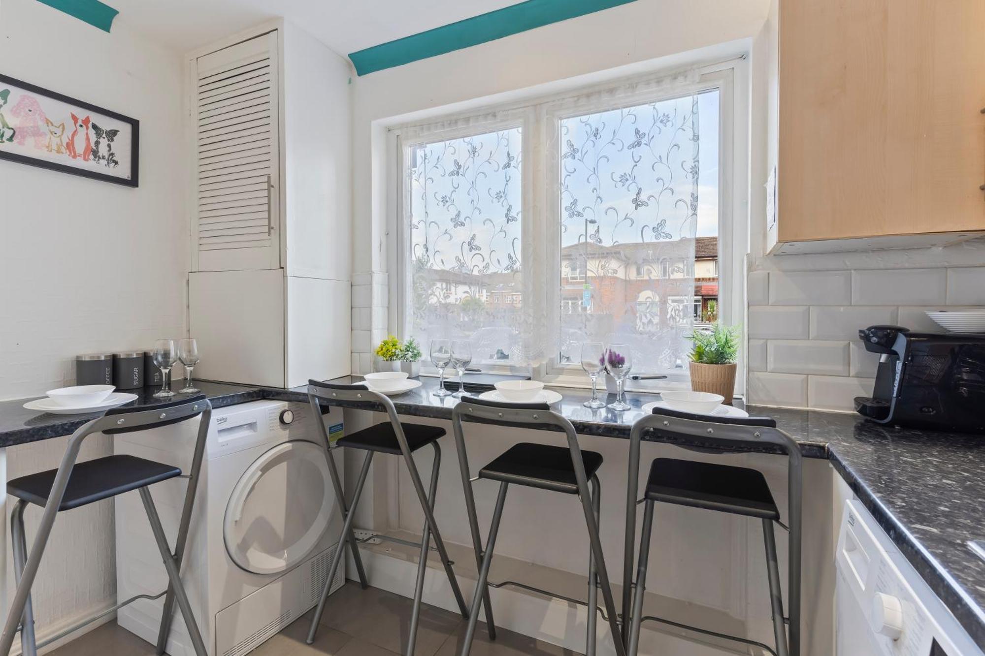 Lovely 4Br House In The City With Parking London Eksteriør billede