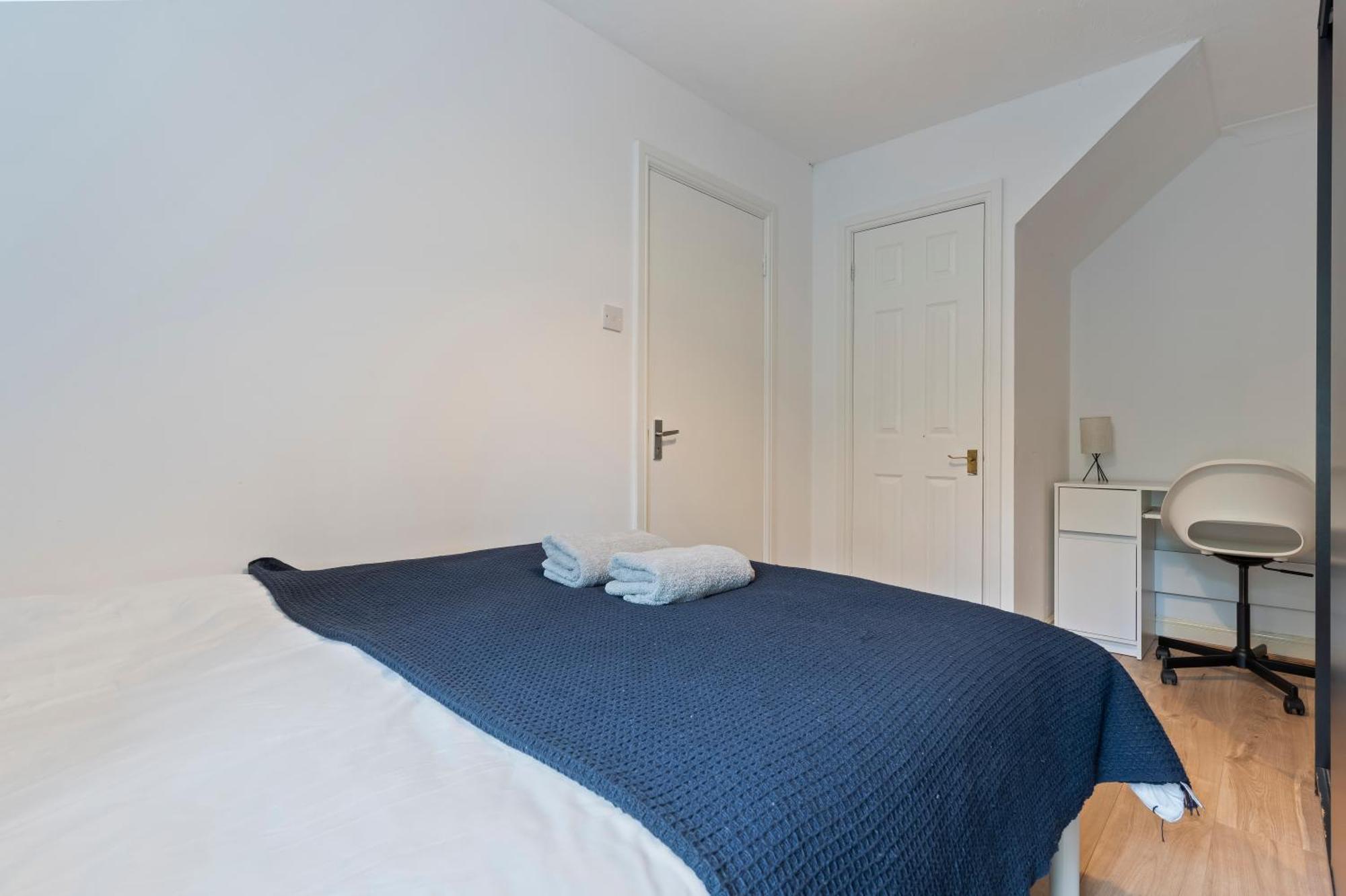 Lovely 4Br House In The City With Parking London Eksteriør billede