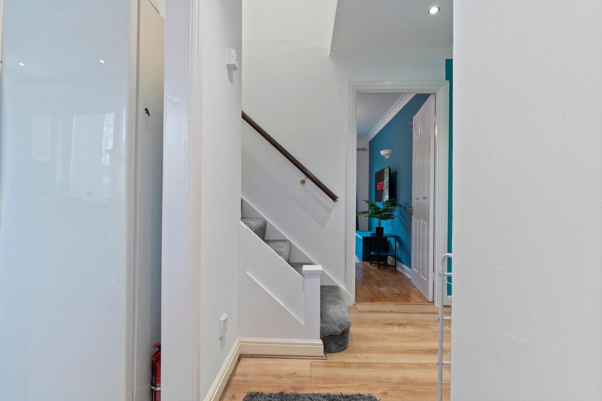 Lovely 4Br House In The City With Parking London Eksteriør billede