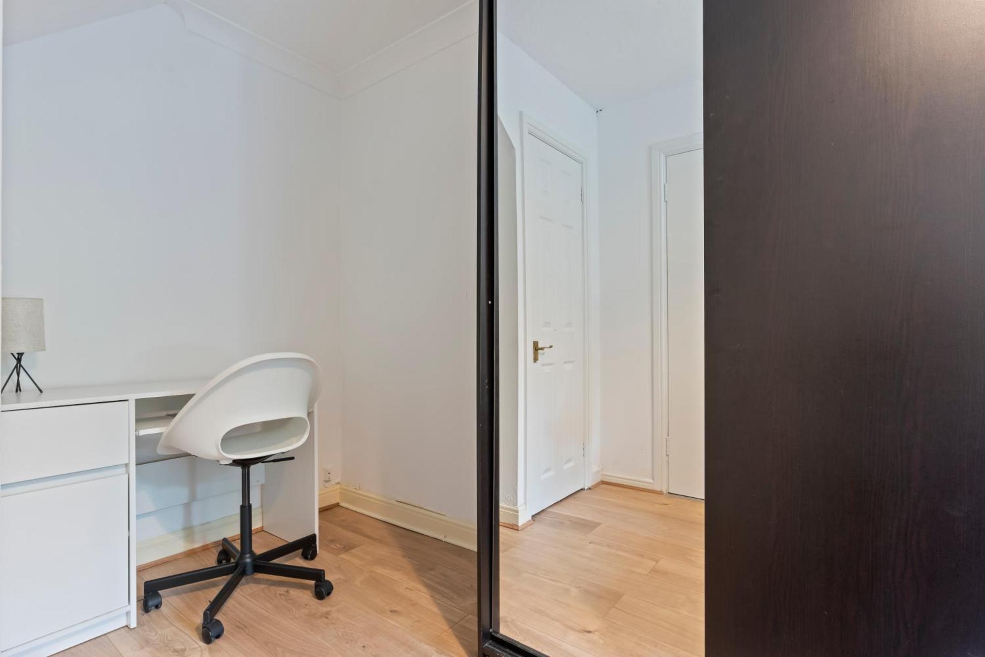 Lovely 4Br House In The City With Parking London Eksteriør billede