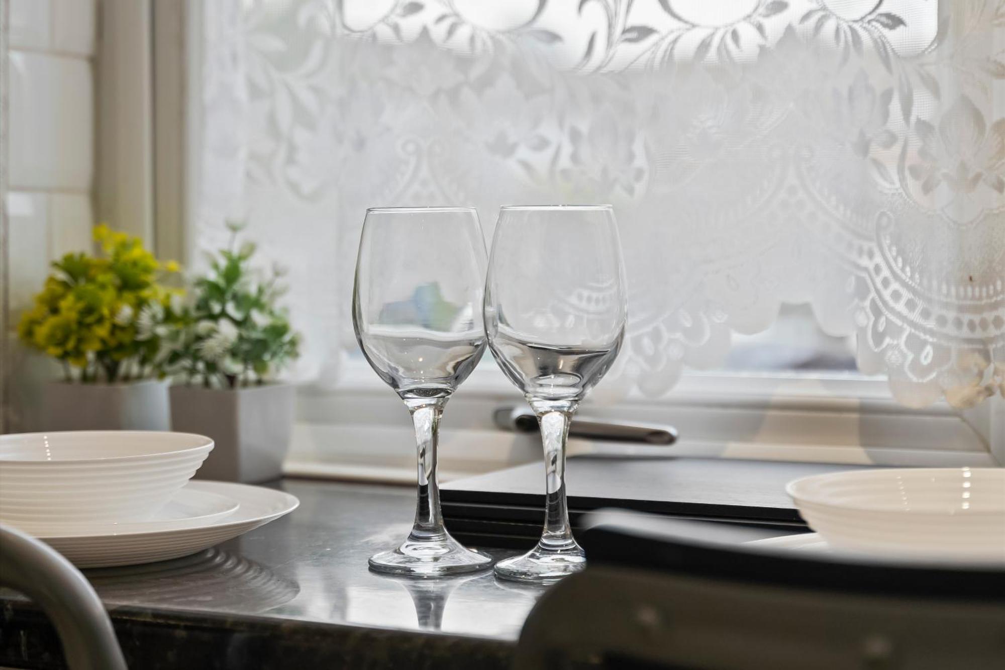 Lovely 4Br House In The City With Parking London Eksteriør billede